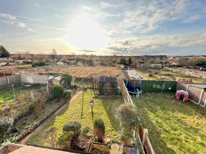 2 Bedroom Semi-Detached House For Sale In Greenfield Lane, Balby, Doncaster, DN4