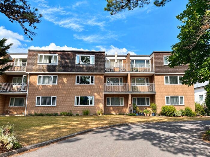 4 Bedroom Flat For Sale In New Road, Ferndown, Dorset, BH22
