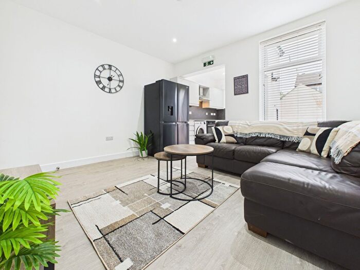 5 Bedroom Semi-Detached House To Rent In Edmund Road, Sheffield, S2