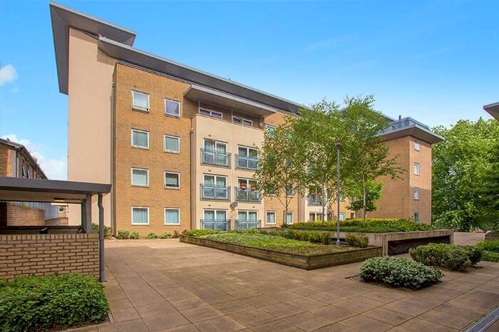 2 Bedroom Flat To Rent In Alder Court, Cline Road, London, N11