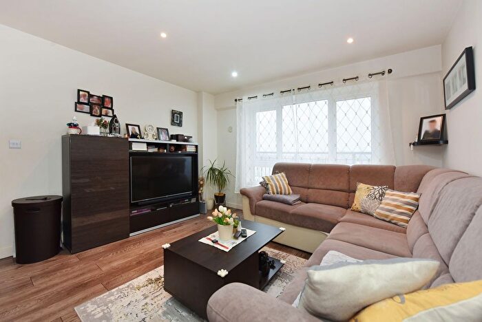 1 Bedroom Flat For Sale In Aviation Drive, Griffin House, NW9