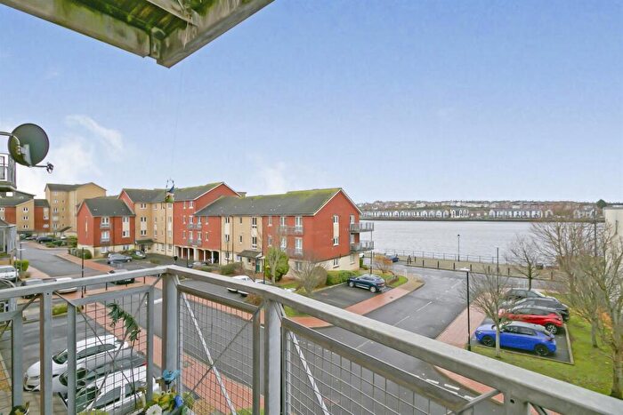 2 Bedroom Flat For Sale In Y Rhodfa, Barry, CF63