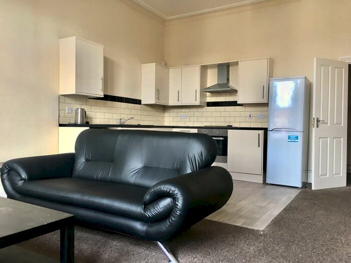 4 Bedroom Maisonette To Rent In Lake Road, Portsmouth, PO1