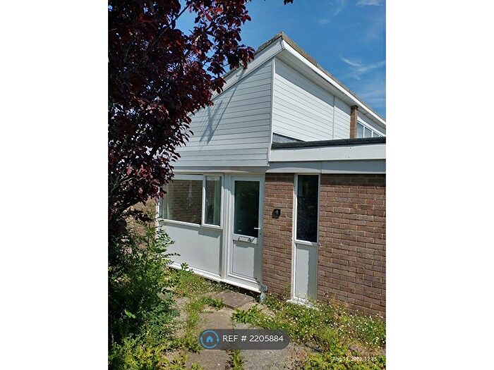 2 Bedroom Bungalow To Rent In Yew Tree Close, Yeovil, BA20