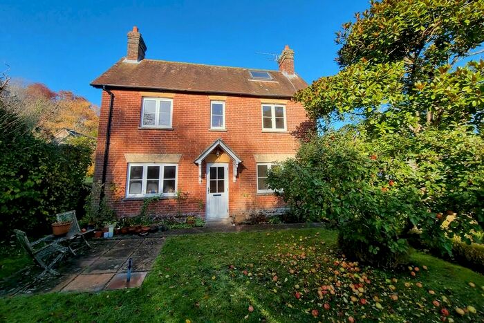 2 Bedroom Detached House For Sale In Finchdean, Hampshire, PO8