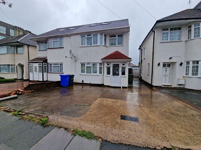 3 Bedroom Flat To Rent In Harrow, HA3