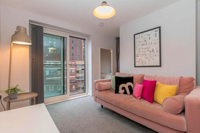 Studio To Rent In West Two, Suffolk Street Queensway, B1