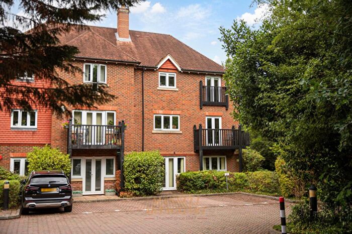 2 Bedroom Flat For Sale In Copthorne Common Road, Copthorne, RH10