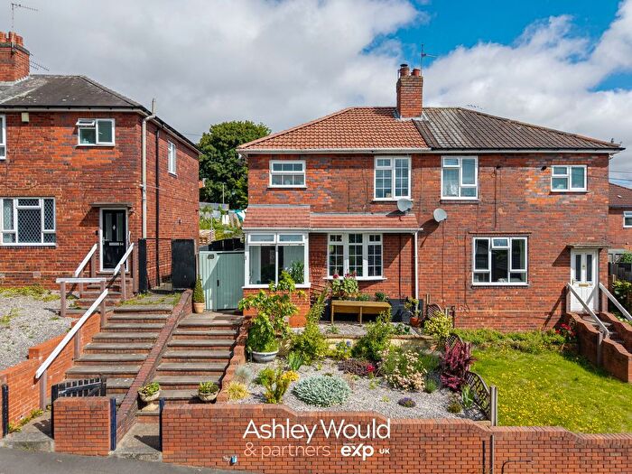 3 Bedroom Semi-Detached House For Sale In Beecher Road East, Halesowen, B63
