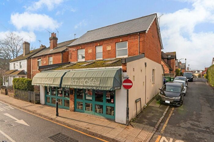 2 Bedroom Flat To Rent In High Street, Sunninghill, Berkshire, SL5