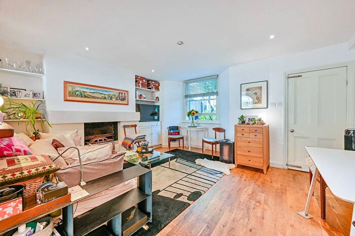 3 Bedroom Terraced House For Sale In Wells Road, Shepherd's Bush, London, W12