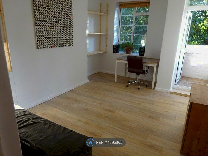 1 Bedroom Flat To Rent In Capel House, London, E9