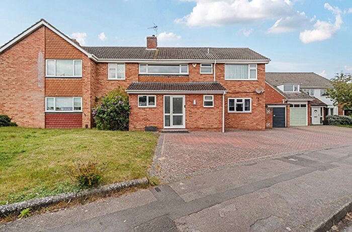 4 Bedroom Semi Detached House For Sale In Lunds Farm Road, Woodley, Reading, Berkshire, RG5