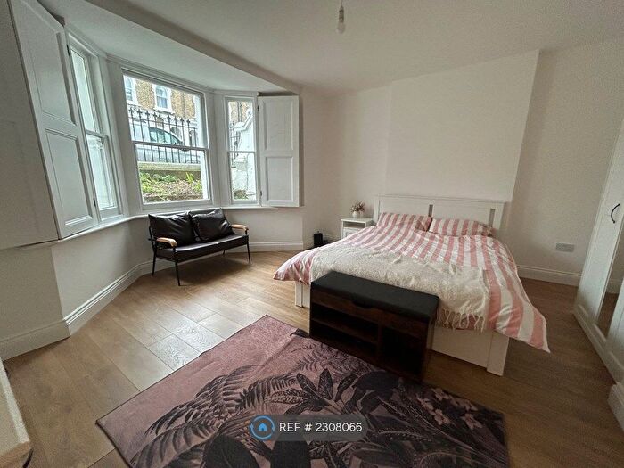 2 Bedroom Flat To Rent In Liston Road, London, SW4