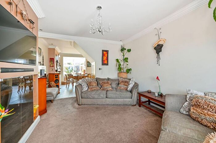 4 Bedroom Property For Sale In Twickenham Road, Isleworth, TW7