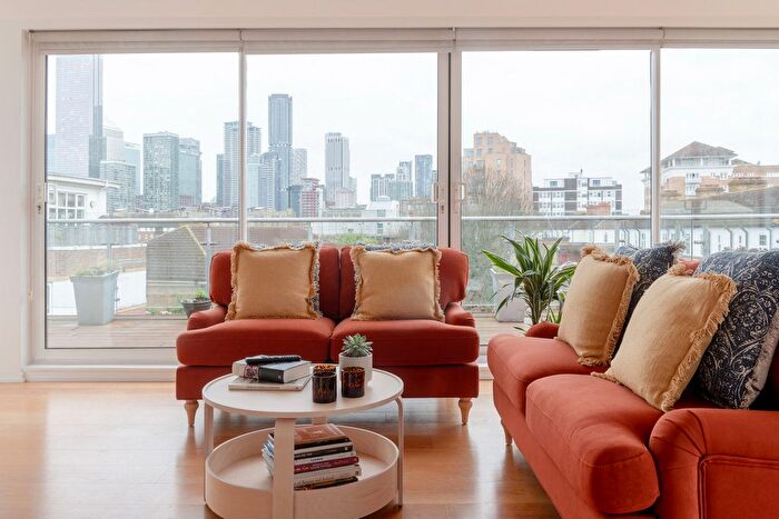 2 Bedroom Flat To Rent In Elgar Street, London, SE16