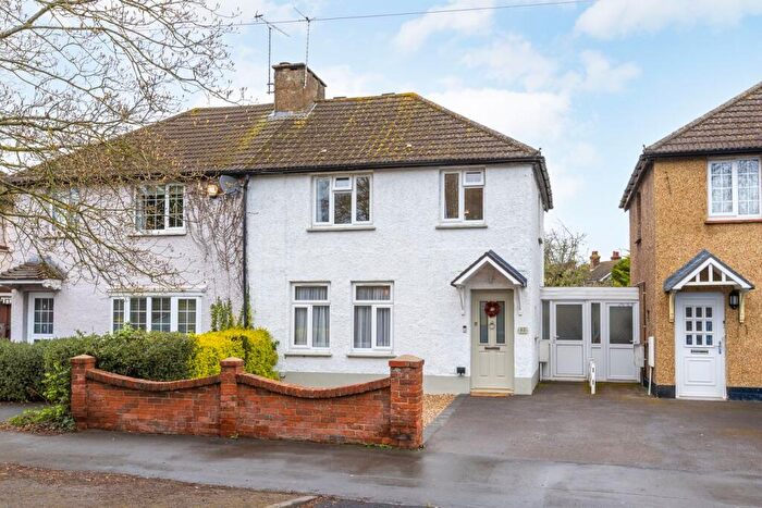 3 Bedroom Semi Detached House For Sale In Woking Road, Guildford, GU1