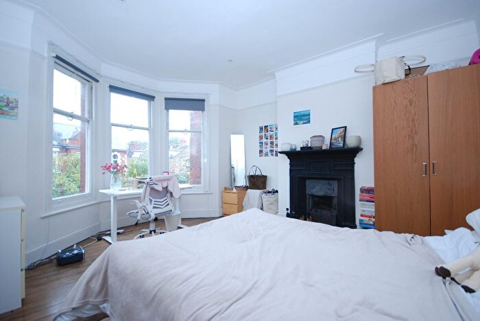 3 Bedroom Flat To Rent In Fieldhouse Road, London, SW12