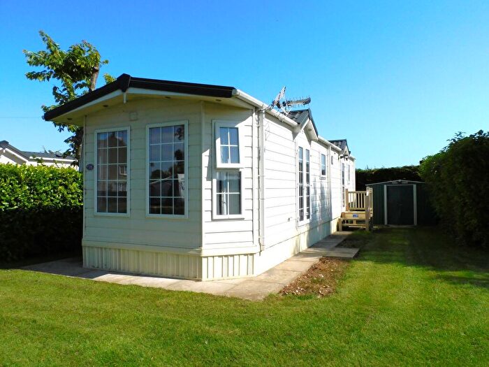 2 Bedroom Mobile Home For Sale In Heron Cottage Park, Frostley Gate, Holbeach, PE12