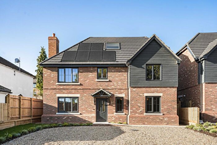 4 Bedroom Detached House For Sale In Dell Road, Northchurch, HP4