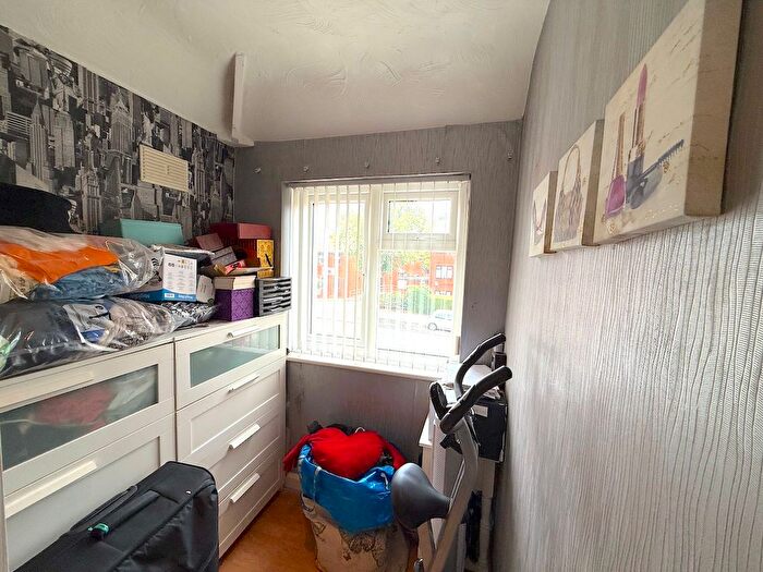 Semi-detached House For Sale In Haunch Lane, Birmingham, West Midlands, B13