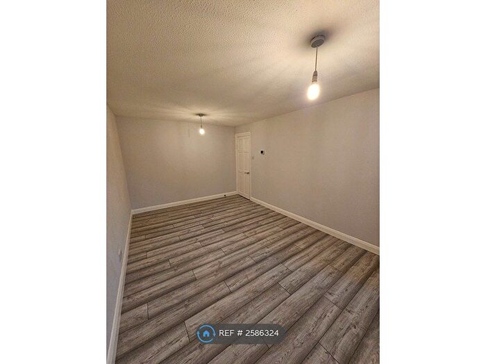 1 Bedroom Flat To Rent In Whernside Close, London, SE28