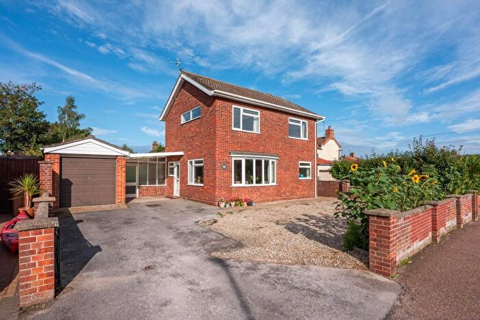 3 Bedroom Detached House For Sale In Pound Road, Norfolk, NR28