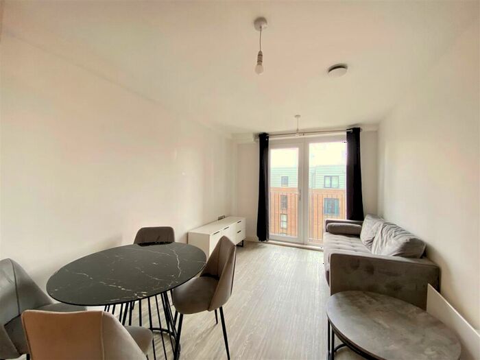 1 Bedroom Apartment To Rent In Middlewood Plaza, Craven Street, Salford, M5
