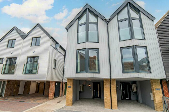 2 Bedroom Town House To Rent In Sea Street, Whitstable, CT5