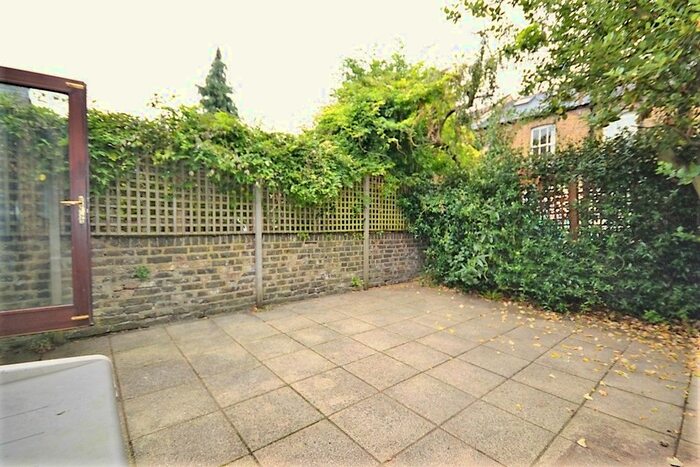 3 Bedroom Cottage To Rent In Lothrop Street, Queens Park, London, W10
