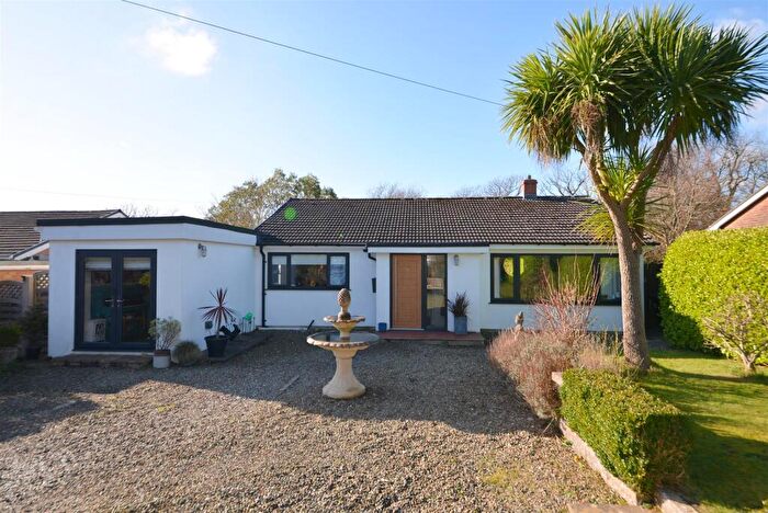 3 Bedroom Bungalow For Sale In Pound Hill, Manorbier, SA70