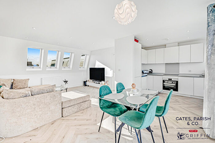 2 Bedroom Penthouse For Sale In Judith Ann Court, Upminster, ***Penthouse Apartment***, RM14