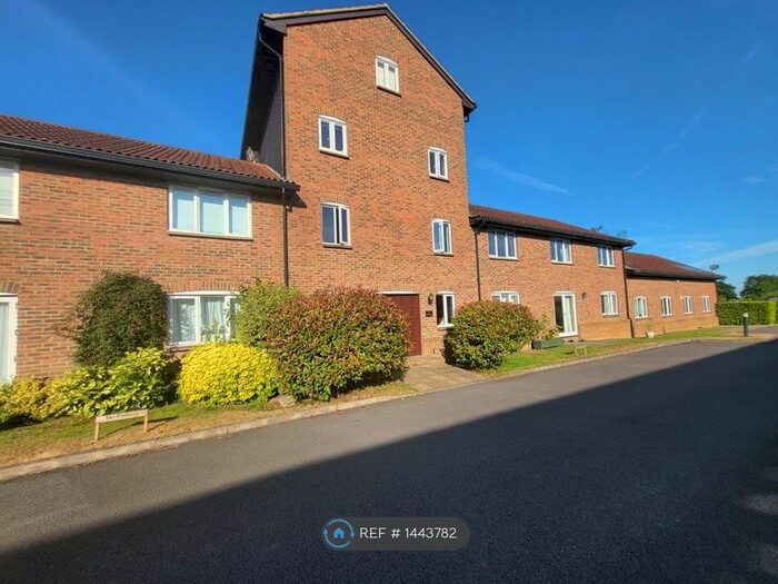 2 Bedroom Flat To Rent In Warren Farm, Little Horwood, Milton Keynes, MK17