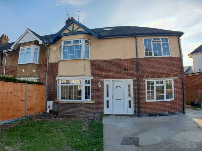 8 Bedroom Semi-Detached House To Rent In Ridgefield Road **Available In August **, OX4
