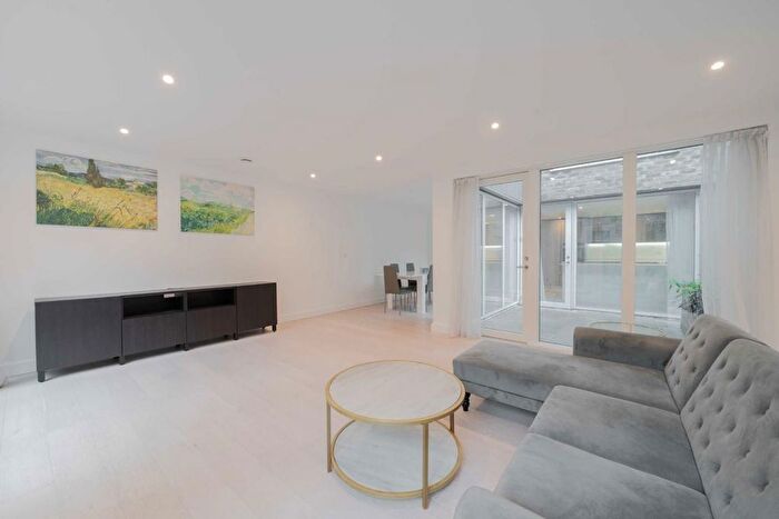 3 Bedroom Flat To Rent In Sinclair Road, London, W14