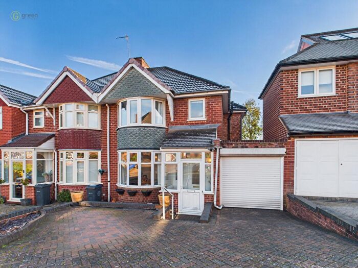 3 Bedroom Semi Detached House For Sale In Welwyndale Road, Birmingham, B72