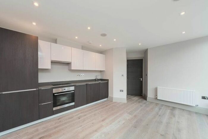 1 Bedroom Flat To Rent In Fulham Road, London, SW6
