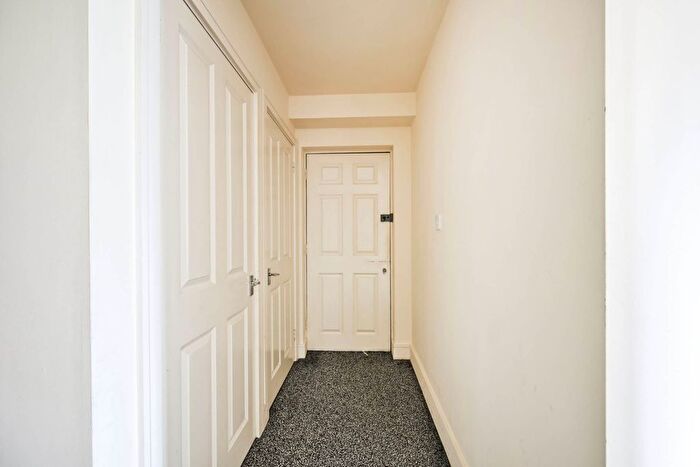 3 Bedroom Flat To Rent In Robinson Road London, Colliers Wood, London, SW17