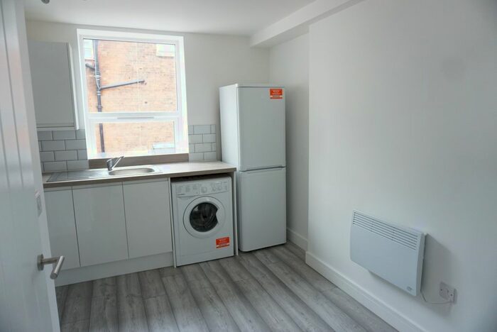 1 Bedroom Flat To Rent In Third Avenue, Nottingham, NG7