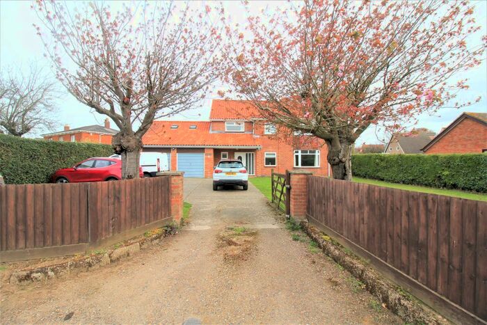4 Bedroom Detached House To Rent In Great Melton Road, Norwich, NR9