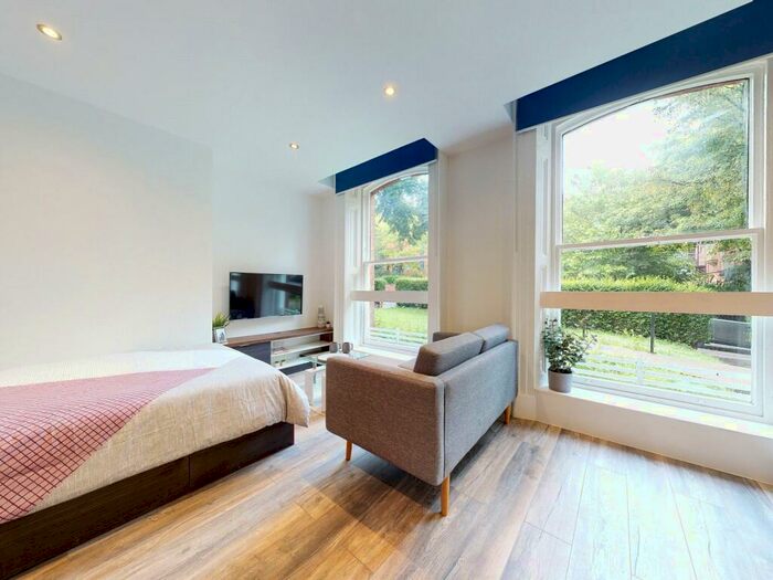 Apartment To Rent In Apt, Hyde Terrace #, LS2