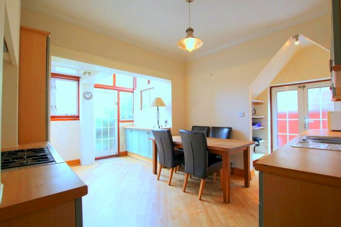 2 Bedroom Maisonette To Rent In Replingham Road, London, SW18