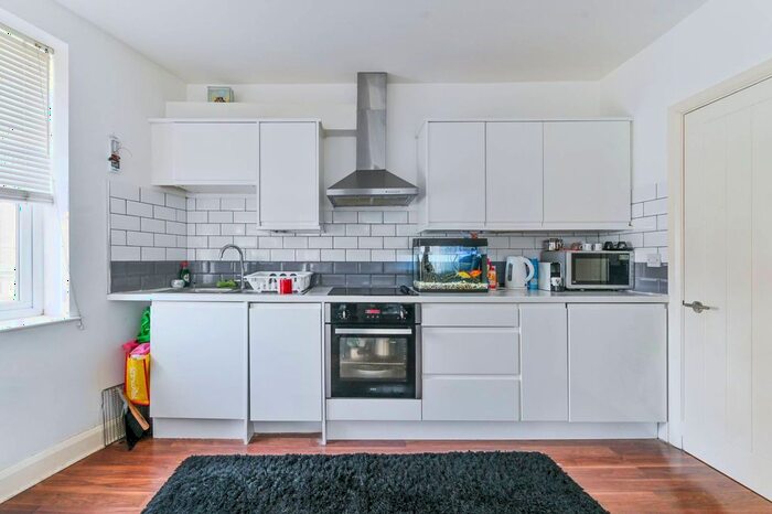 2 Bedroom Flat To Rent In London Road, Norbury, London, SW16