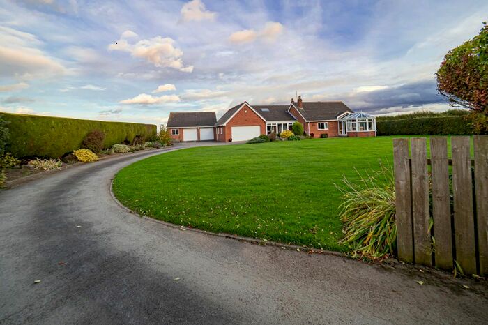 3 Bedroom Detached Bungalow For Sale In New Ellerby, Hull HU11