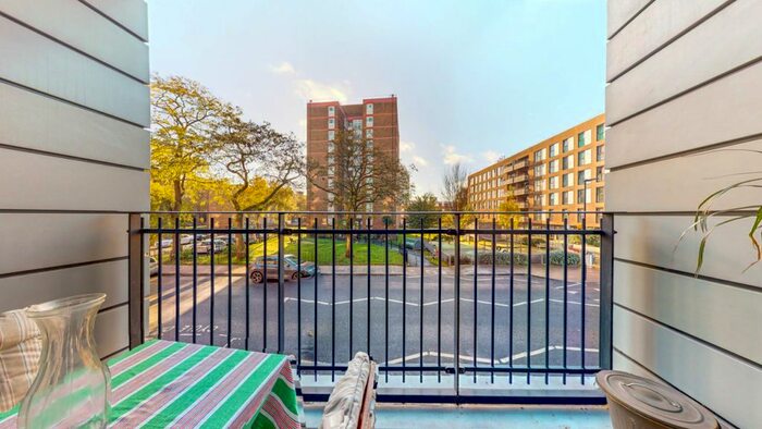 2 Bedroom Flat For Sale In Whiston Road, London, E2