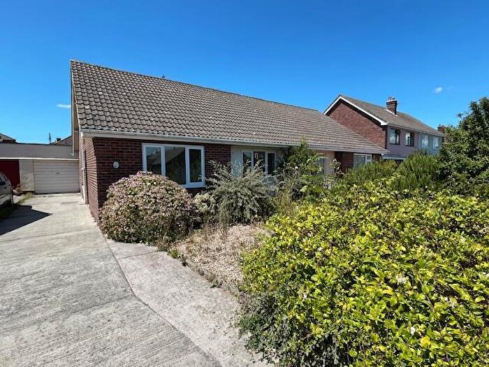 2 Bedroom Semi-Detached Bungalow For Sale In Leigh Furlong Road, Street, BA16