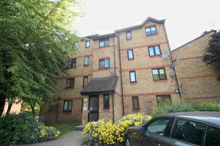 Studio To Rent In Myers Lane, London, SE14