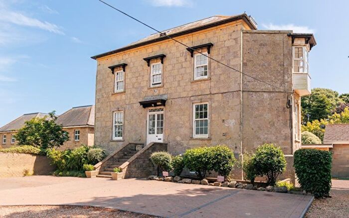 3 Bedroom Flat To Rent In Rectory Road, Ventnor, PO38