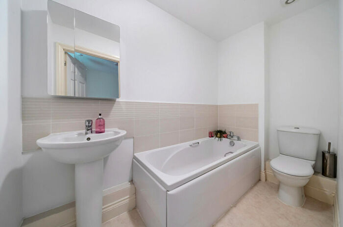 2 Bedroom Terraced House For Sale In Columbus Drive, Sarisbury Green, Hampshire, SO31
