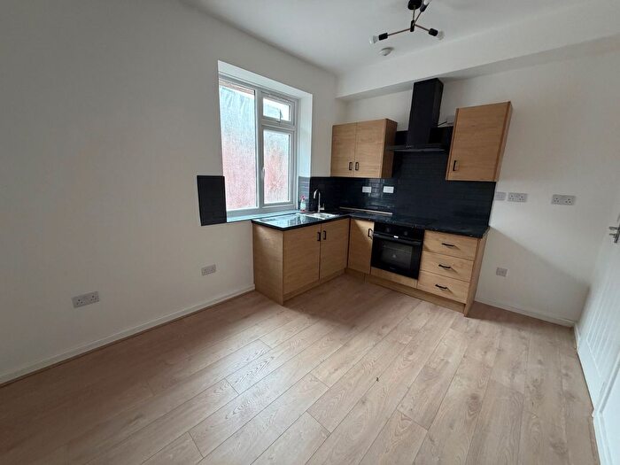 2 Bedroom Flat To Rent In High Street, Brierley Hill, DY5
